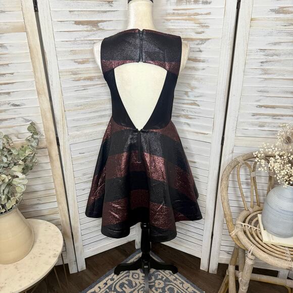 ALICE + OLIVIA Women's Size 6 Foss Cutout Metallic Striped Sexy Pleat Mini Dress - Picture 6 of 16